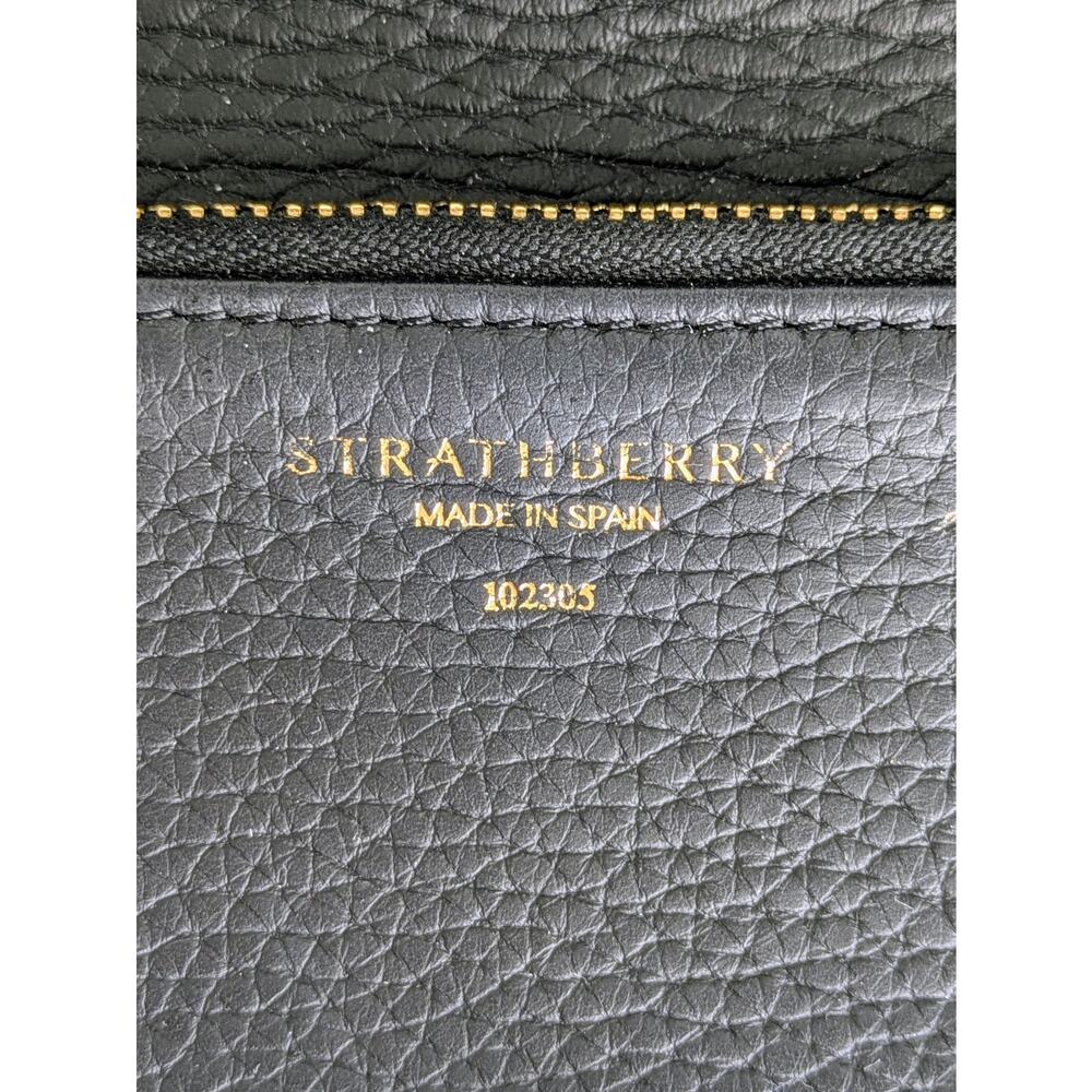 Strathberry Crescent Wallet Black Pebbled Leather Bifold Signature Hinge Bar - Picture 2 of 16